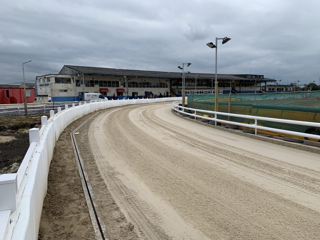 SWINDON 6 OPENS THURSDAY Greyhound Star News from the Greyhound